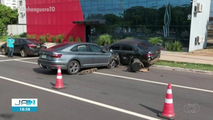 Três carros envolvem acidente na capital