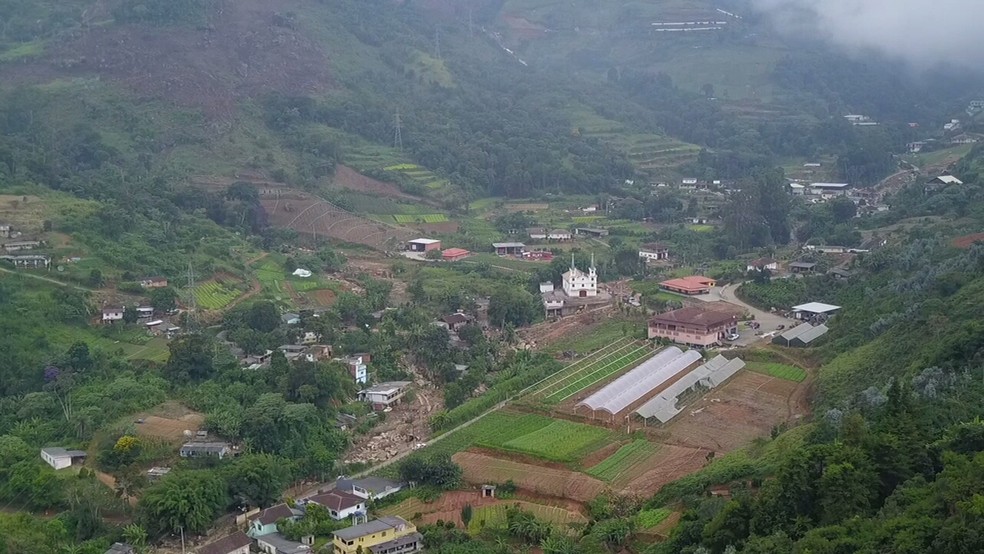 Imagem Aerea Do Caxambu Mostra Como Ficou Area Rural Em Petropolis Rj Apos Enxurrada Regiao Serrana G1
