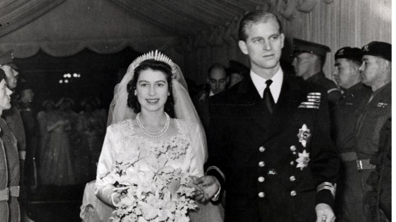 BBC Ainda princesa, Elizabeth casou com o príncipe Philip em 1947 (Foto: PA MEDIA via BBC)