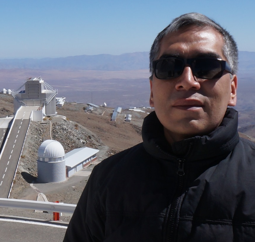 Astrônomo Jorge Meléndez nas instalações do ESO, no Chile (Foto: Acervo Pessoal)