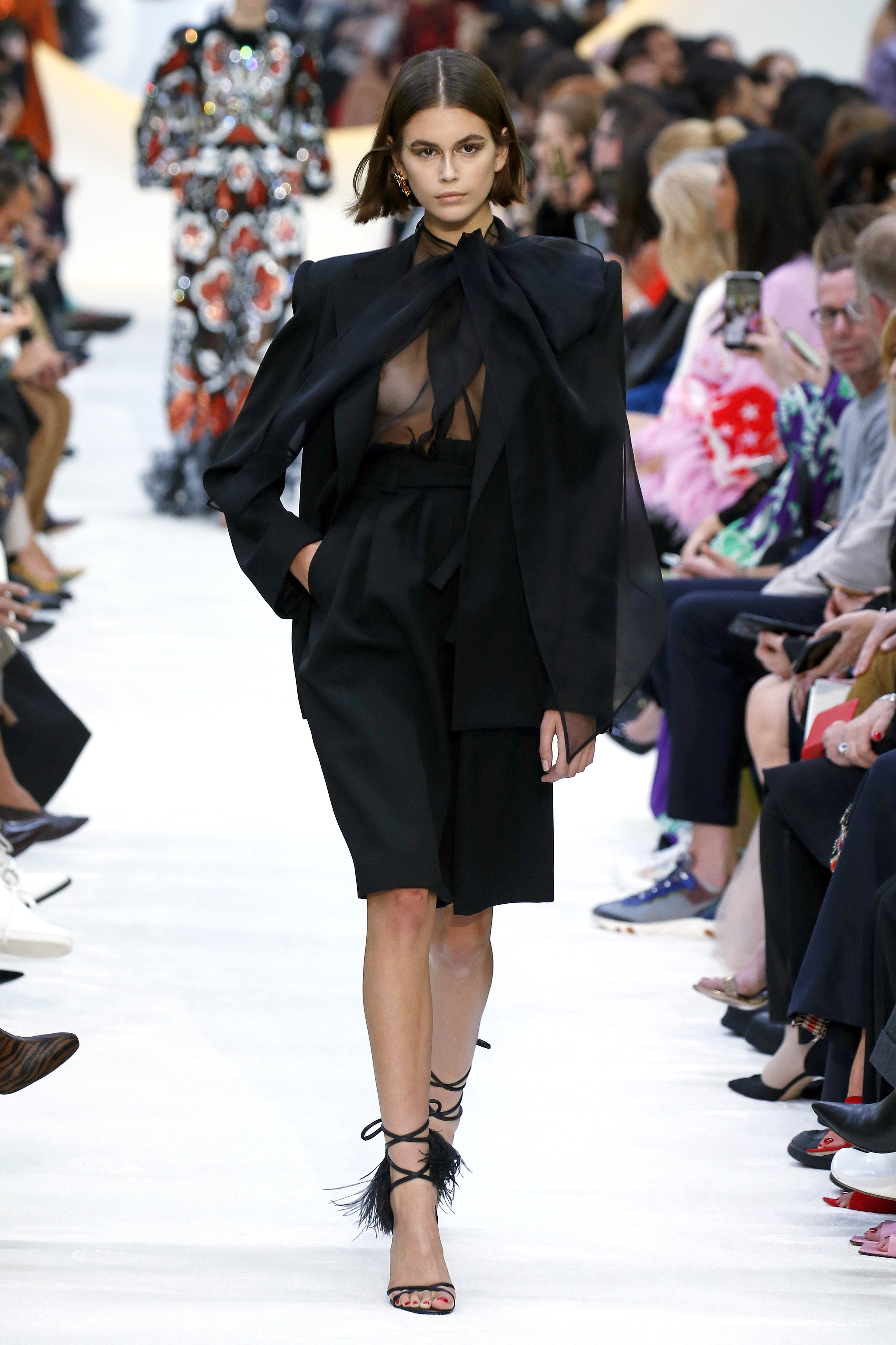 A modelo Kaia Gerber em seu desfile na Semana de Moda de Paris (Foto: Getty Images)