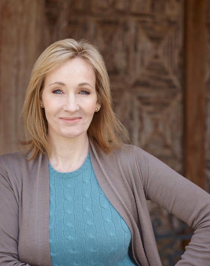 Autora J.K. Rowling recebe ameaça de morte no Twitter