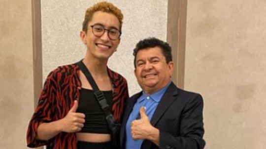 Solimões parabeniza o filho Gabeu, cantor de 'queernejo', por indicação ao Grammy Latino 