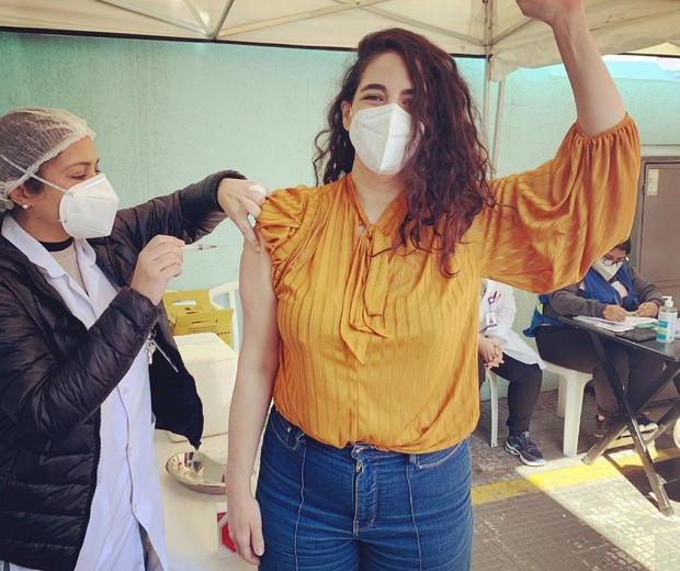 Atriz Martha Nowill é vacinada contra Covid-19 (Foto: Reprodução/Instagram)