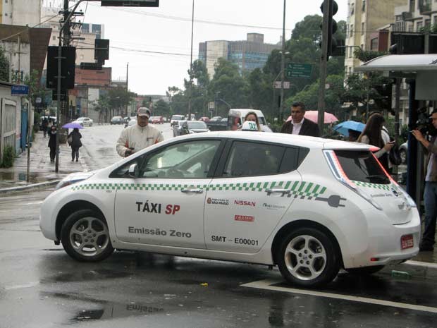 Em ponto na Avenida Paulista, táxi virou atração (Foto: Letícia Macedo/G1)