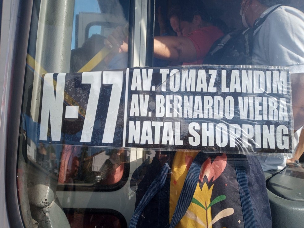Homem foi preso em ônibus da linha 77 em Natal. — Foto: PM/Cedida