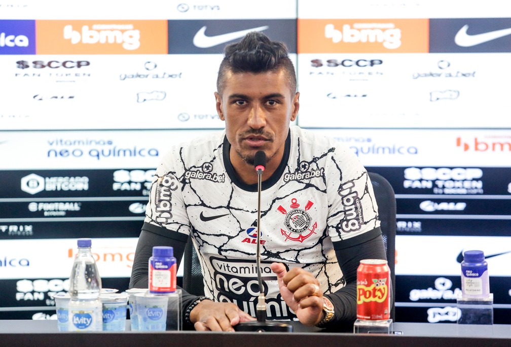 Paulinho concedeu entrevista coletiva no Corinthians — Foto: Rodrigo Coca / Ag.Corinthians