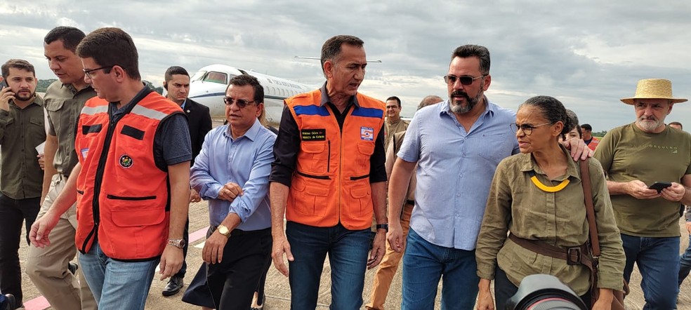 Ministros são recebidos por autoridades do estado — Foto: Aline Nascimento/g1