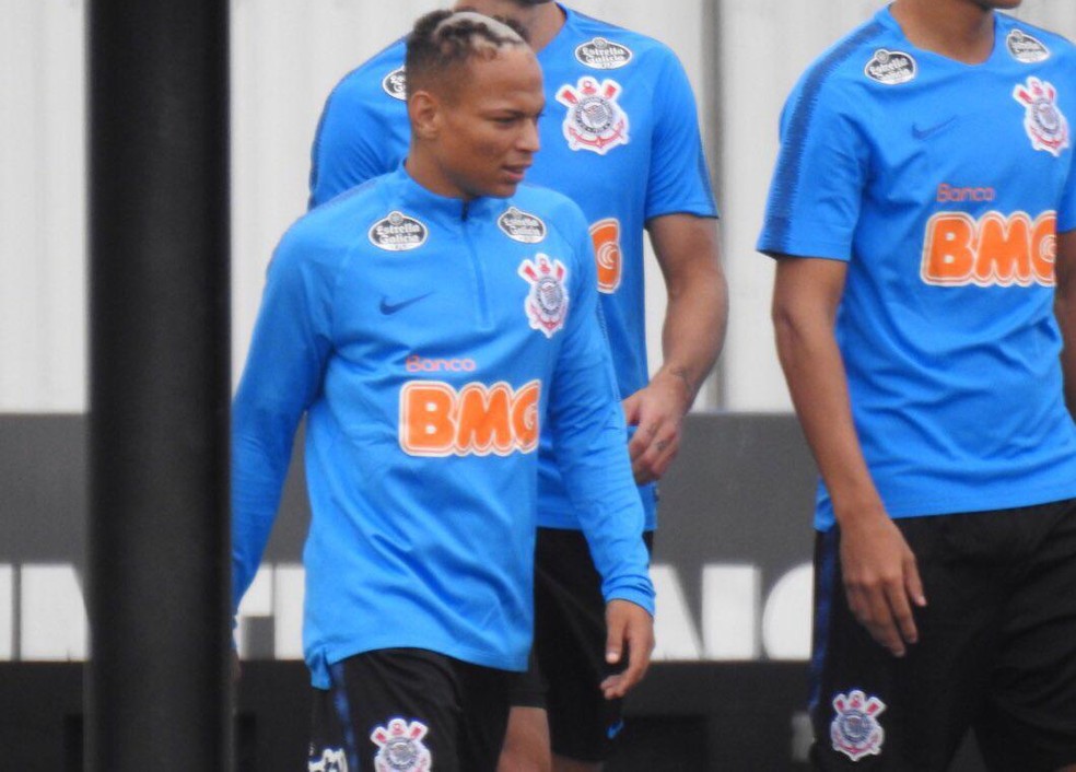 Janderson treinou com o cabelo repleto de falhas — Foto: Bruno Cassucci