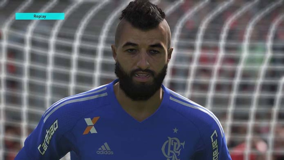 O contestado Muralha também ganhou tratamento de astro em PES 2018 (Foto: Reprodução/Murilo Molina)