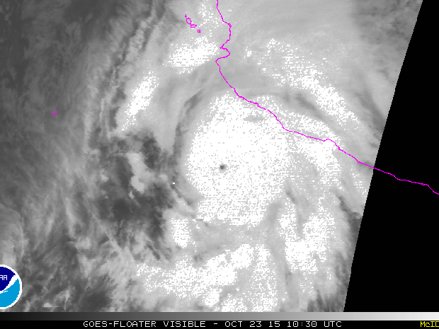 Sequência de imagens mostra a movimentação do furacão Ptricia nesta sexta-feira (23) (Foto: NOAA)