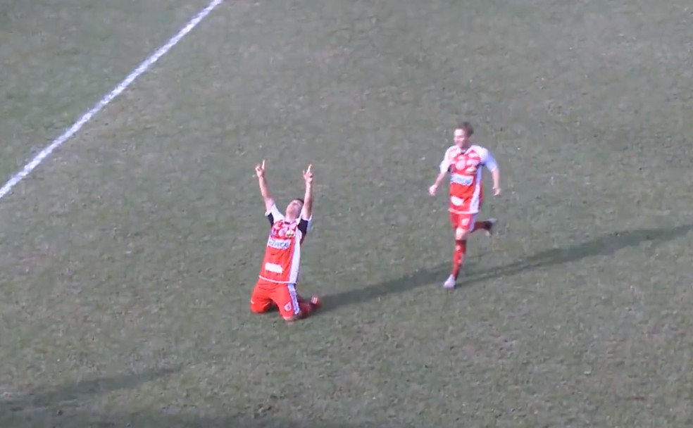 Caio Vieira fez oito gols pelo TaboÃ£o da Serra na SÃ©rie A3 â€” Foto: ReproduÃ§Ã£o/YouTube