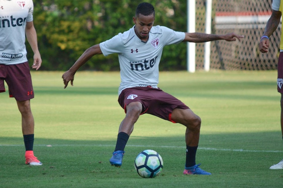 Paulinho em treino no SÃ£o Paulo (Foto: Renata Lutfi/Saopaulofc.net)