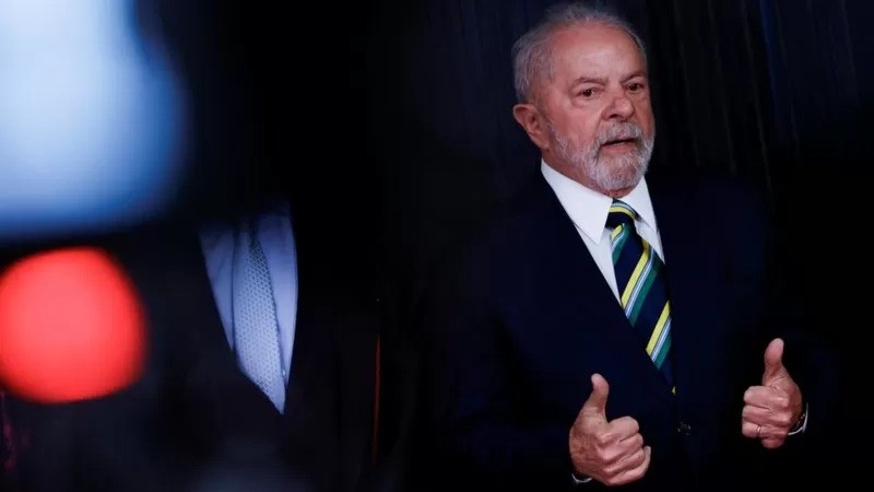 O ex-presidente Luiz Inácio Lula da Silva (PT) lidera as pesquisas de intenção de voto (Foto: REUTERS via BBC)