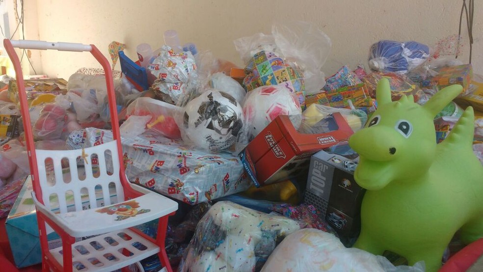 Os brinquedos arrecadados serão entregues a quase 400 crianças atendidas pelo CAPSi em Petrolina. (Foto: Juliana Peixoto/G1)