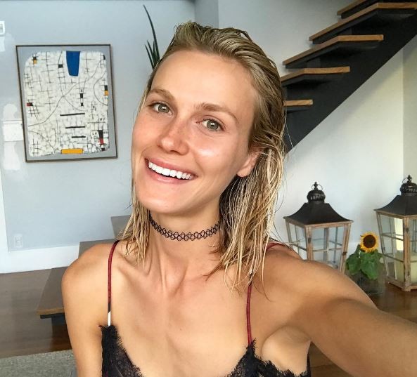 Renata Kuerten posta selfie de cara lavada e ganha elogio dos seguidores (Foto: Reprodução/Instagram)