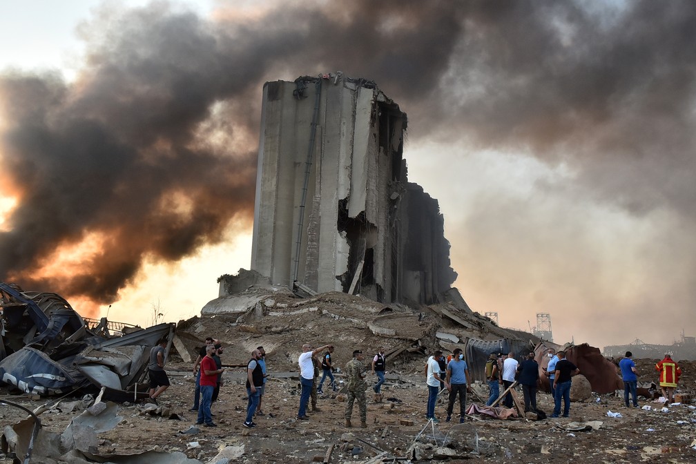 Silo ficou destruído após explosão na zona portuária de Beirute — Foto: STR/AFP