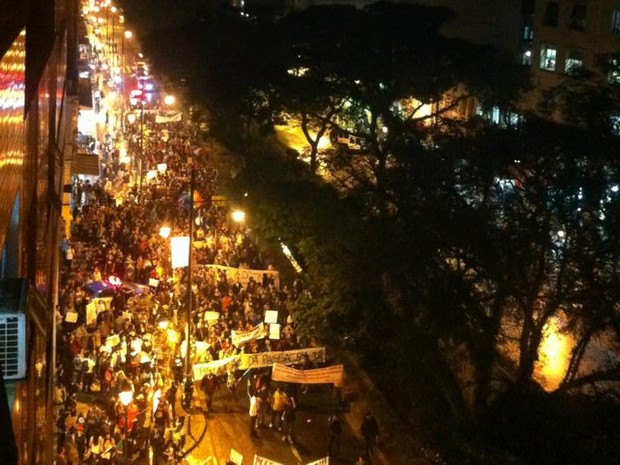 Manifestantes tomaram as ruas da cidade (Foto: Giovani Garcia)