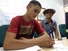 Filho de catadora de lixo é 1º lugar no IFRN: 'Quero ser o orgulho da família'