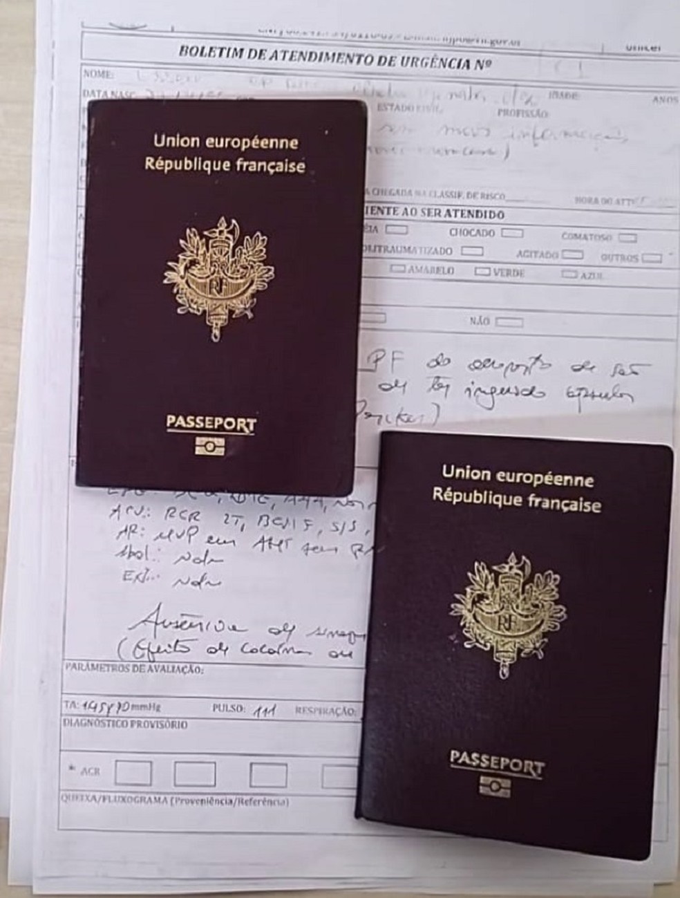 Haitianas foram presas no aeroporto de Natal após apresentarem passaportes com queixa de furto — Foto: PF/Divulgação