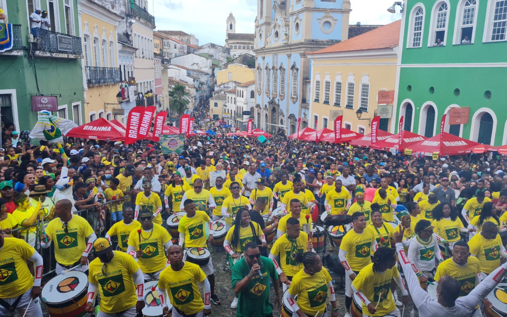 Torcedores lotam ruas de Salvador para acompanhar jogo do Brasil na Copa do Mundo; FOTOS