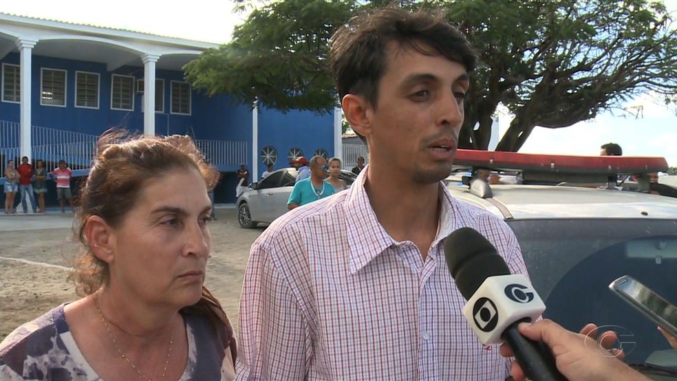 Mércia Boiadeiro e Preto Boiadeiro, viúva e filho do vereador assassinado em Batalha, Neguinho Boiadeiro (Foto: Reprodução/TV Gazeta)