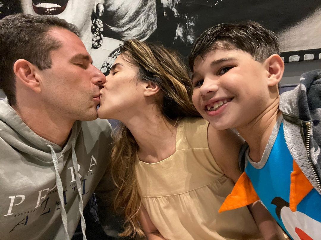 Wanessa e Marcus Buaiz aparecem  em sequência de fotos inusitadas tiras pelo filho (Foto: Reprodução / Instagram)