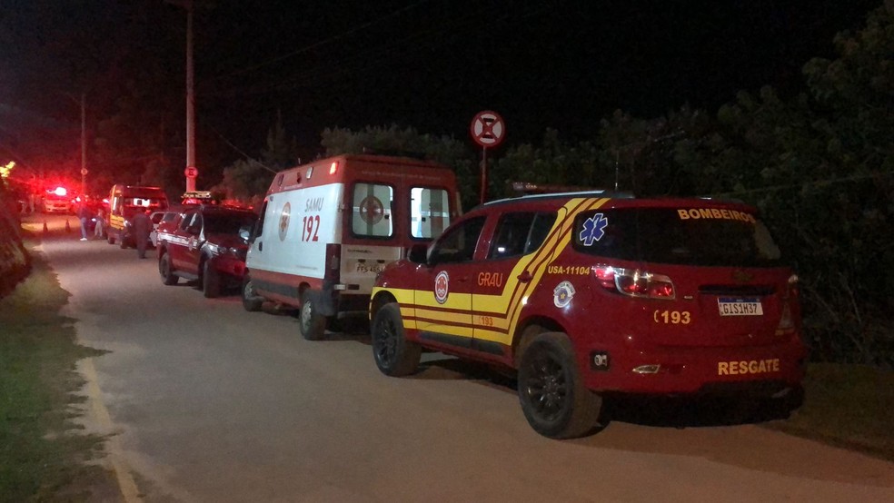 Viaturas em atendimento durante ocorrência de explosão em Campos do Jordão — Foto: Lucas Tavares/g1