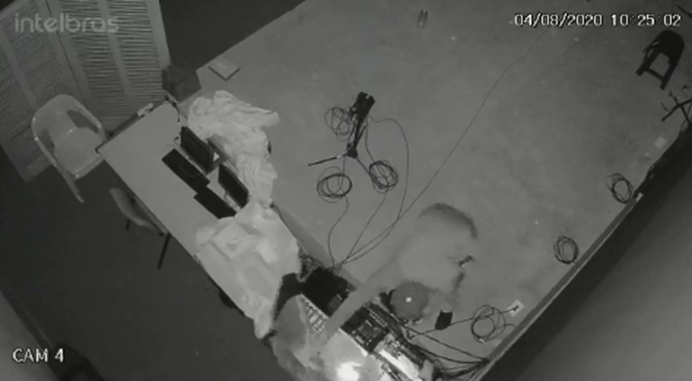 Homem furta equipamentos de igreja em Salto de Pirapora (SP) &mdash; Foto: Arquivo pessoal