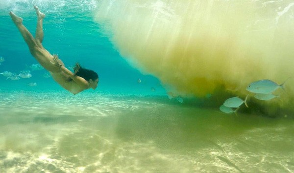 Dani Suzuki: celebrou a liberdade em Fernando de Noronha nadando nua (Foto: Reprodução Instagram)