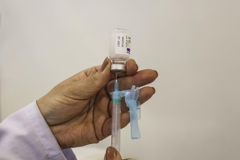 Covid-19: Curitiba convoca para 4ª dose imunossuprimidos vacinados entre 17 e 23 de setembro; confira datas e locais