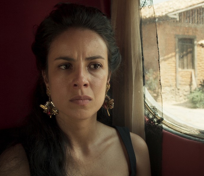 Joaquina não entende por que tanto ódio a Tiradentes (Foto: TV Globo)