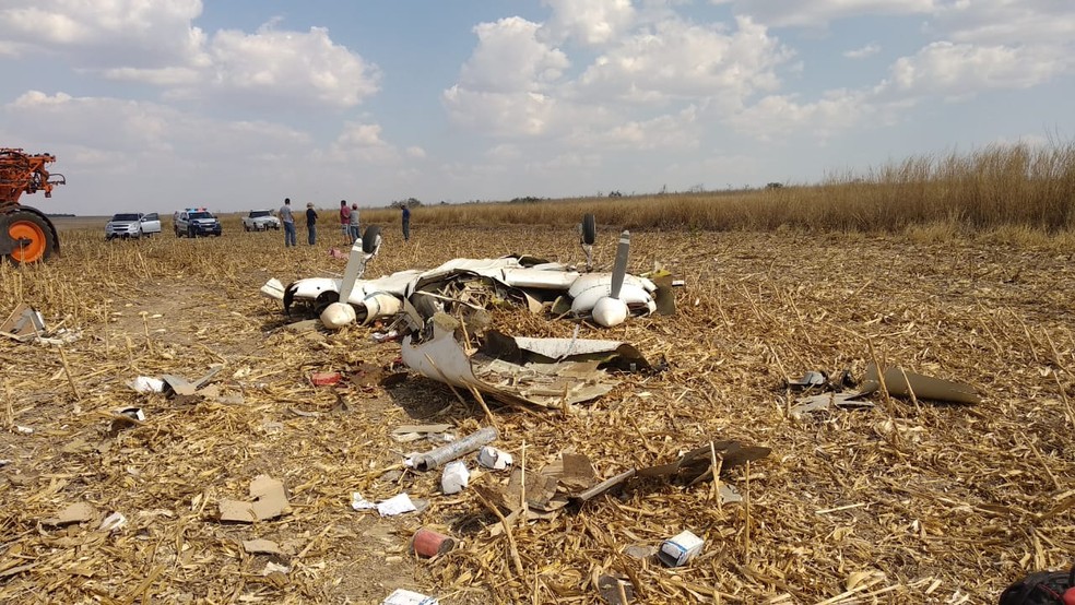 Avião caiu em fazenda — Foto: PM-MT