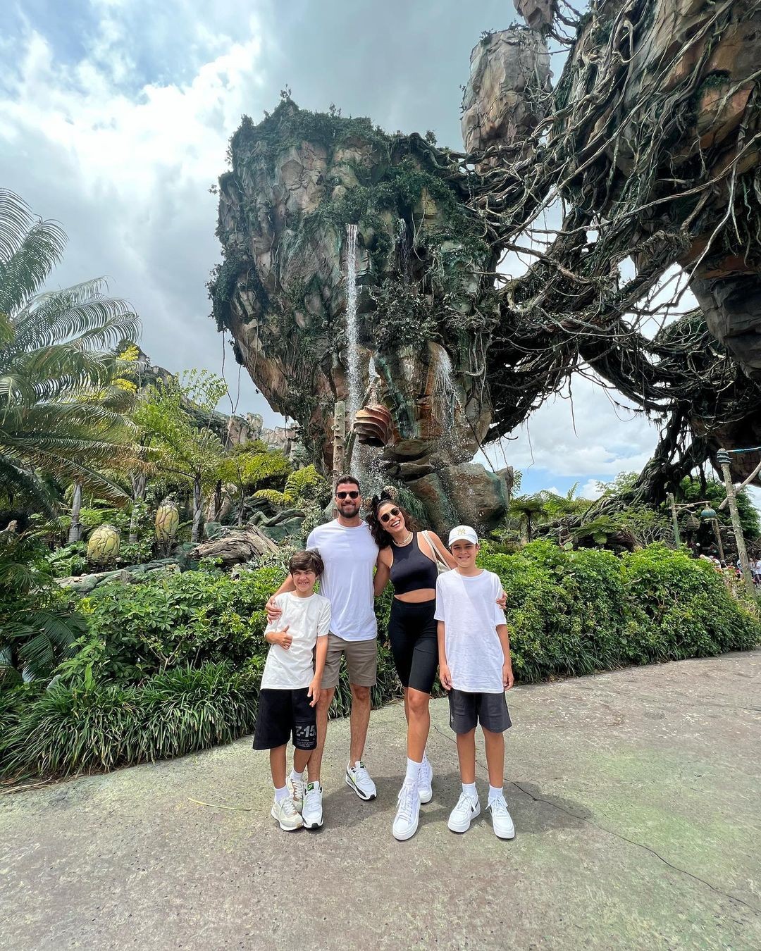 Juliana Paes com o marido e os filhos (Foto: Reprodução Instagram)