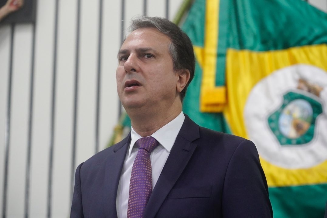 Camilo Santana toma posse como ministro da Educação