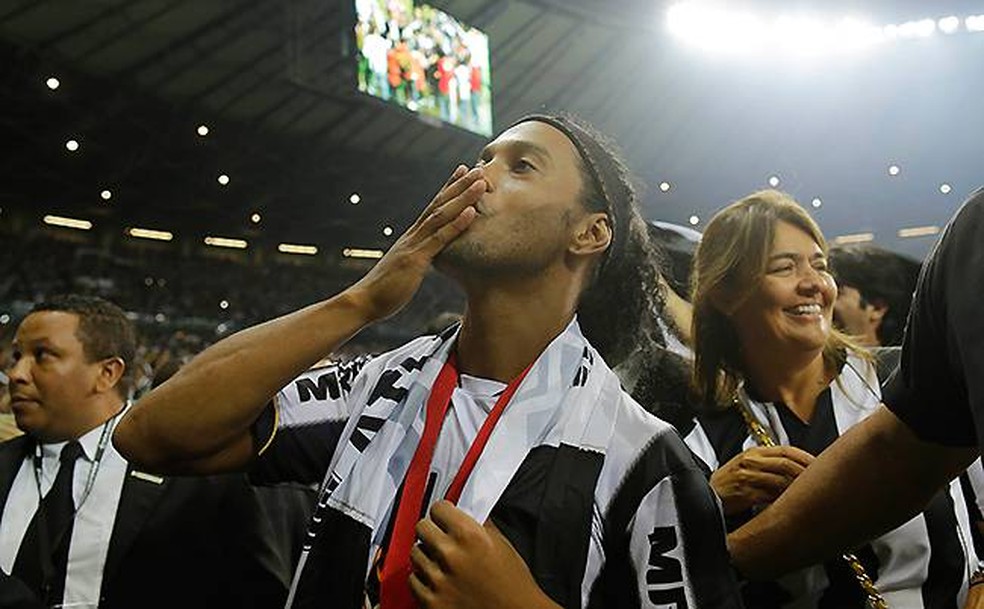 No Mineirão, Ronaldinho festejou a conquista da Libertadores pelo Galo (Foto: Bruno Cantini/ Atlético-MG)