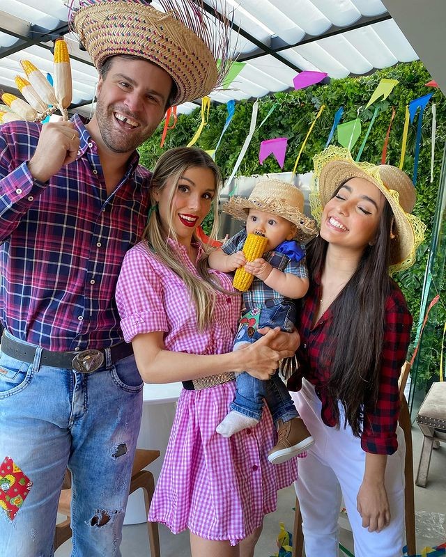 Flavia Viana e família celebram mesversário de Gabriel (Foto: Reprodução/Instagram)