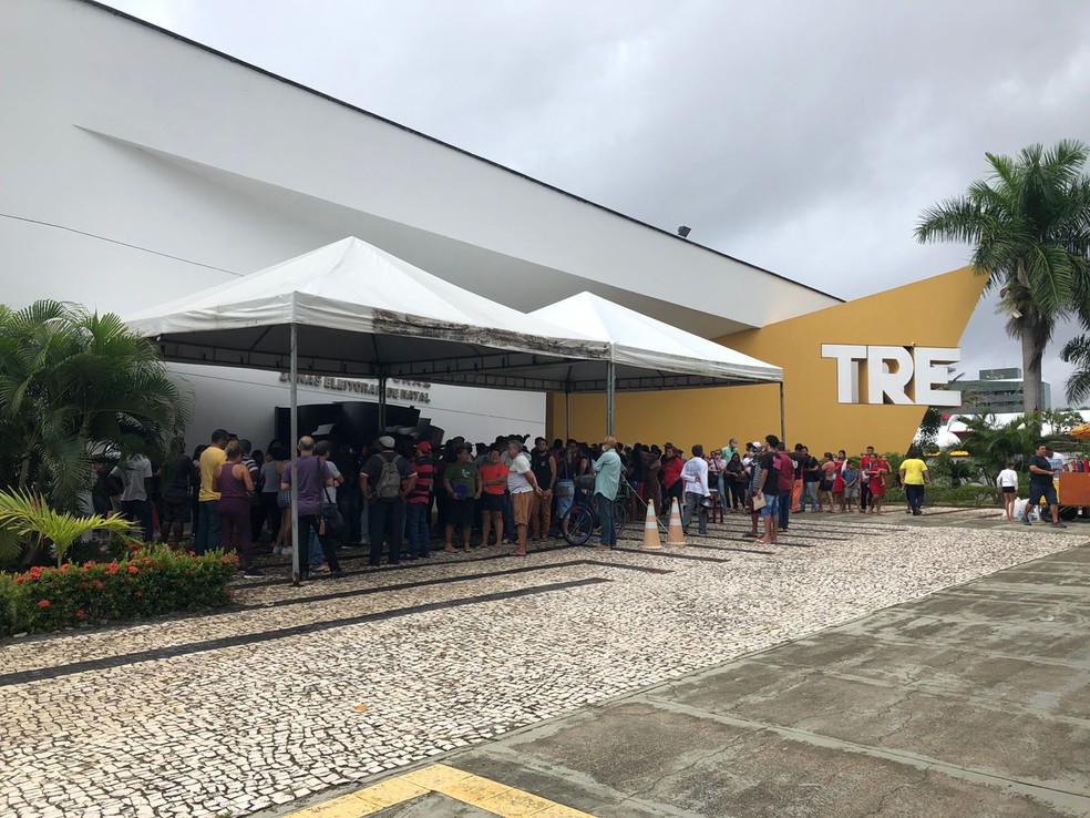 Eleitores formam filas desde a madrugada no TRE-RN para regularizar  situação eleitoral | Rio Grande do Norte | G1