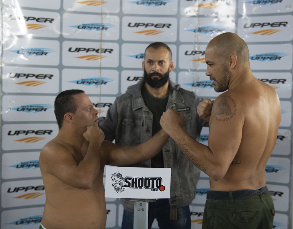 Jonathan Pitbull  encara Thales Leites na luta de exibição de jiu-jítsu do Shooto Brasil 96 — Foto: Marcell Fagundes/Divulgação Shooto