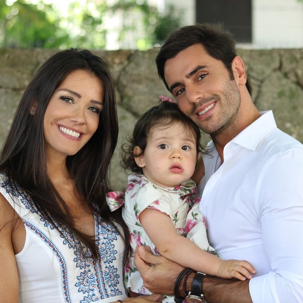 Talula Pascoli com o marido e a filha (Foto: Reprodução/Instagram)