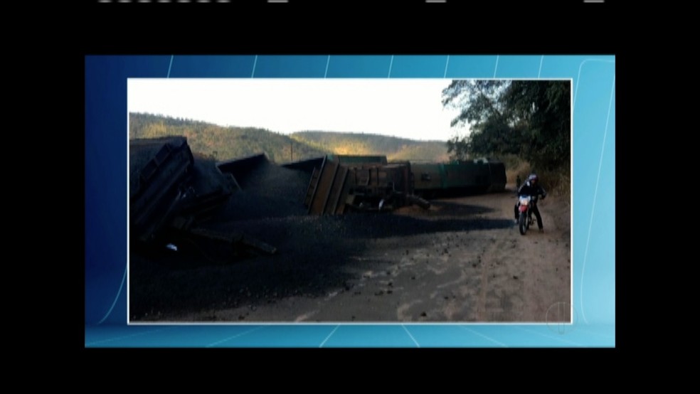 Carreta colidiu contra o trem em uma passagem de nível na Região Leste de Minas Gerais. (Foto: Reprodução/Inter TV dos Vales )