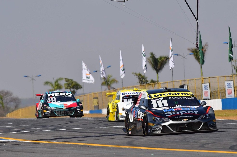 Rubens Barrichello levou a Corrida do Milhão no fim (Foto: Fernanda Freixosa/Stock Car)