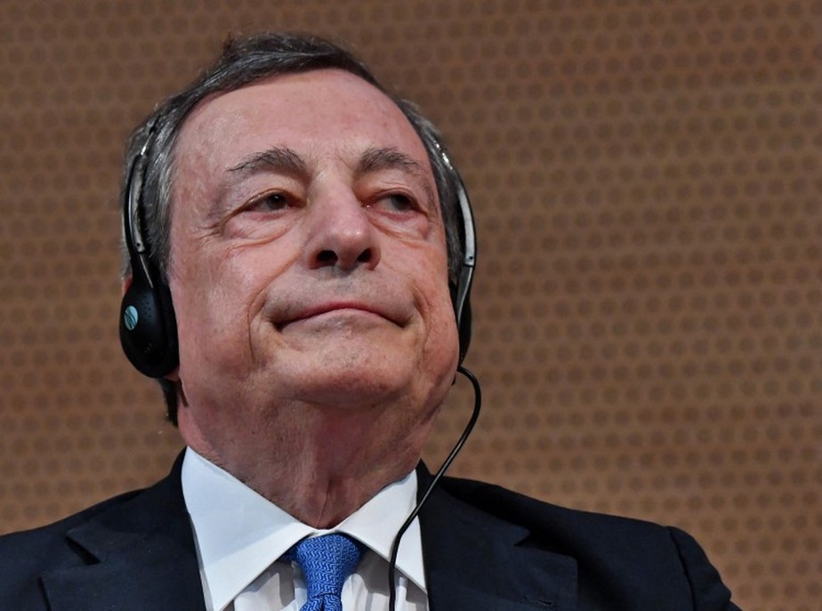 O primeiro-ministro italiano Mario Draghi participa da inauguração do Fórum Empresarial no Centro Internacional de Conferências (CIC) em Argel