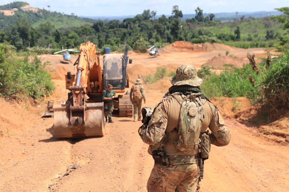 Máquinas apreendidas durante operação contra mineração ilegal no Pará  — Foto: Polícia Federal/Divulgação 