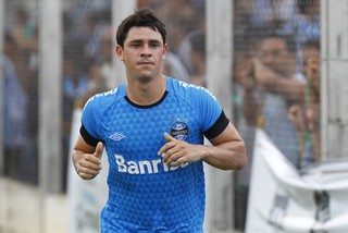 Quase 6 meses depois, Giuliano volta a ser titular e tenta embalar no Grêmio