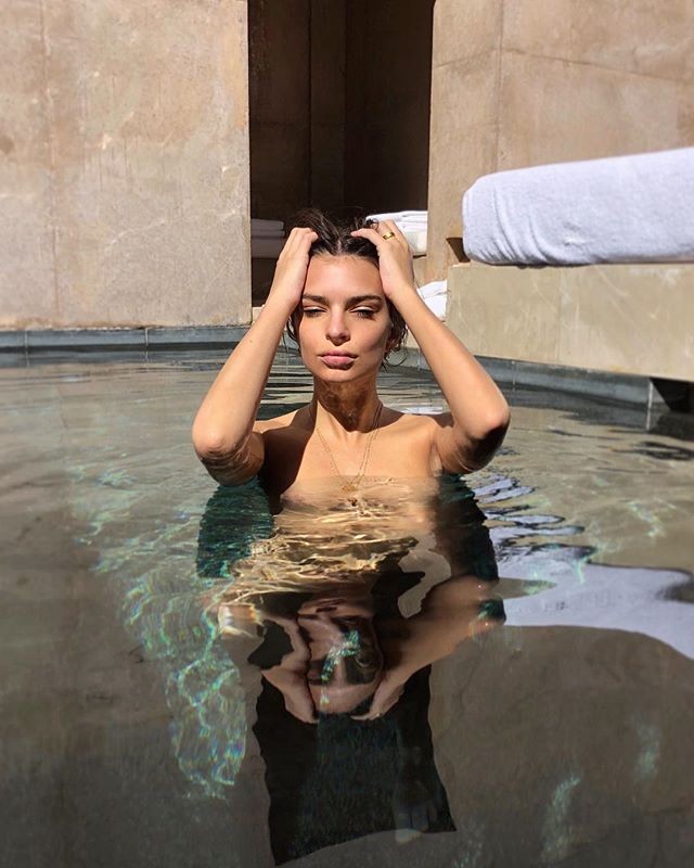 A modelo britânica Emily Ratajkowski também não ficou de fora (Foto: Reprodução/Instagram)