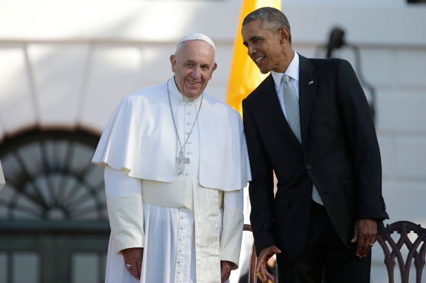 Papa Francisco é recebido pelo presidente dos EUa, Barack Obama, na Casa Branca nesta quarta-feira (23) (Foto: Pablo Martinez Monsivais/AP)