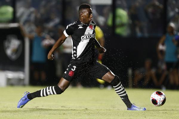 Vasco paga ao São Paulo parcelas atrasadas da compra de Léo