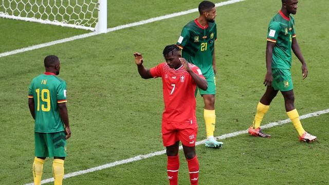 Embolo não comemora gol da Suíça contra Camarões