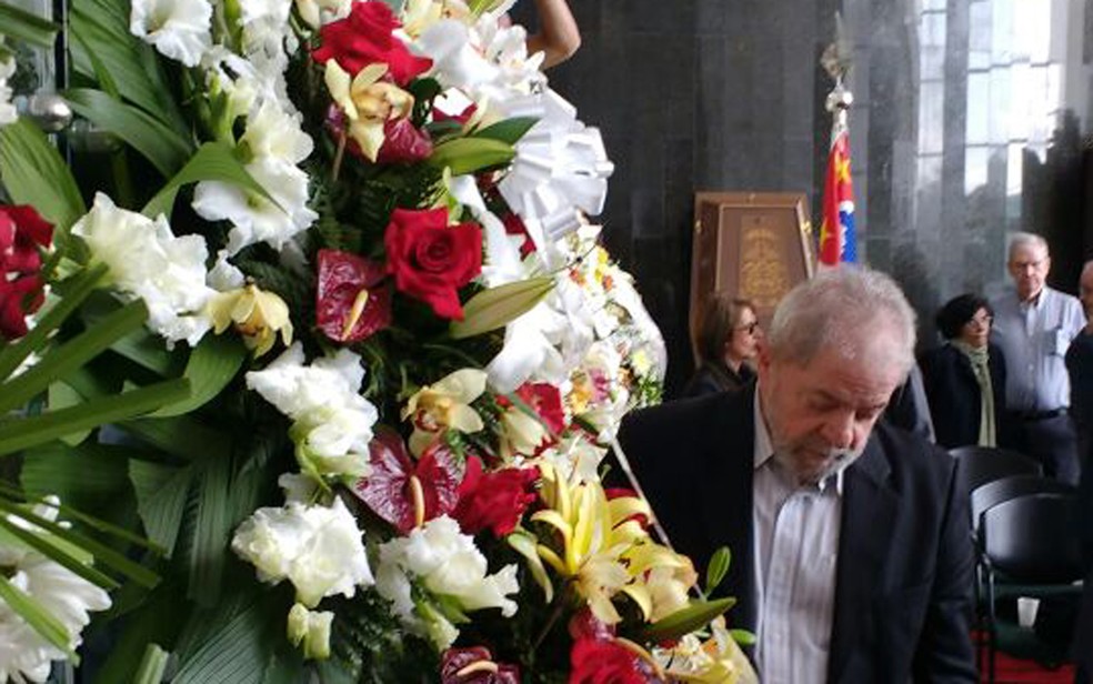 Ex-presidente Lula comparece ao velrio de Marco Aurlio Garcia, um dos fundadores do Partido dos Trabalhadores, na tarde desta sexta-feira (21) (Foto: Tahiane Stochero/G1)